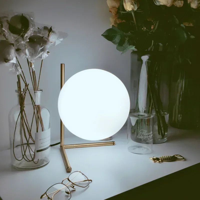 ClearEleganz - Modern minimalist table lamp