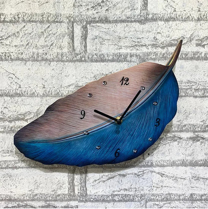 FeatherTime - Nordic leaf clock