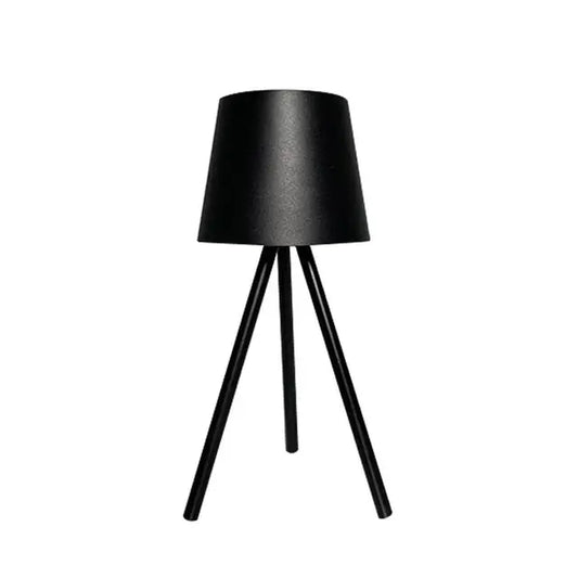 TriLeg - Tripod desk lamp